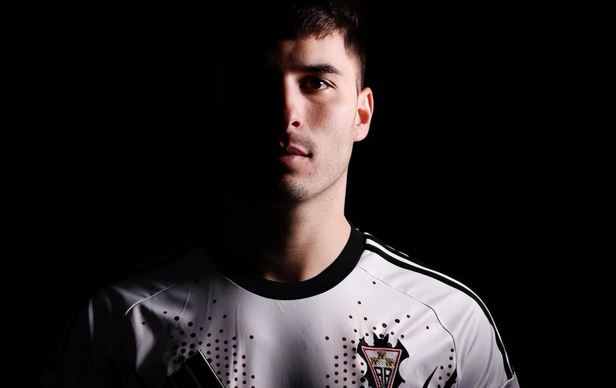 昔日西甲铁卫遭新东家冷落，山东泰山果断止损展现高明决策