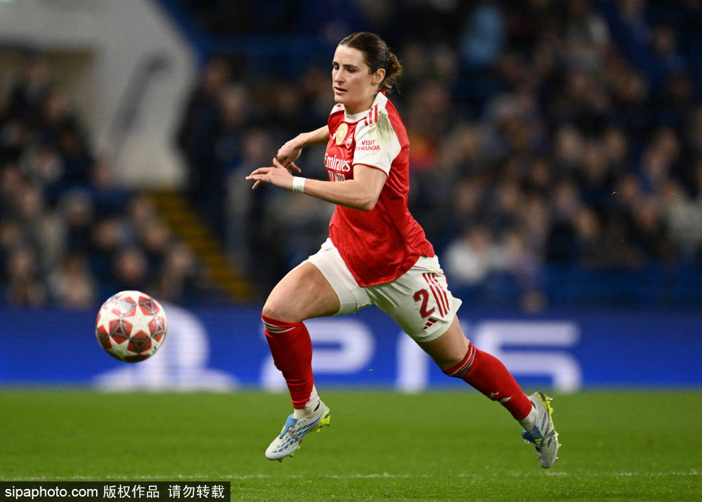 烈日下的冲刺：阿森纳女足备战欧冠半决赛，剑指里昂力求“开门红”